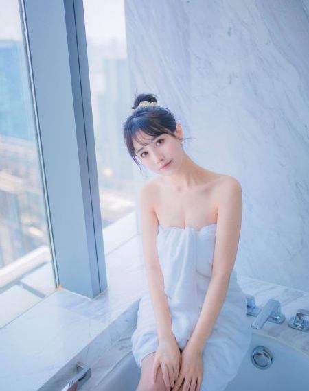 粉嫩小泬bbbb免费看